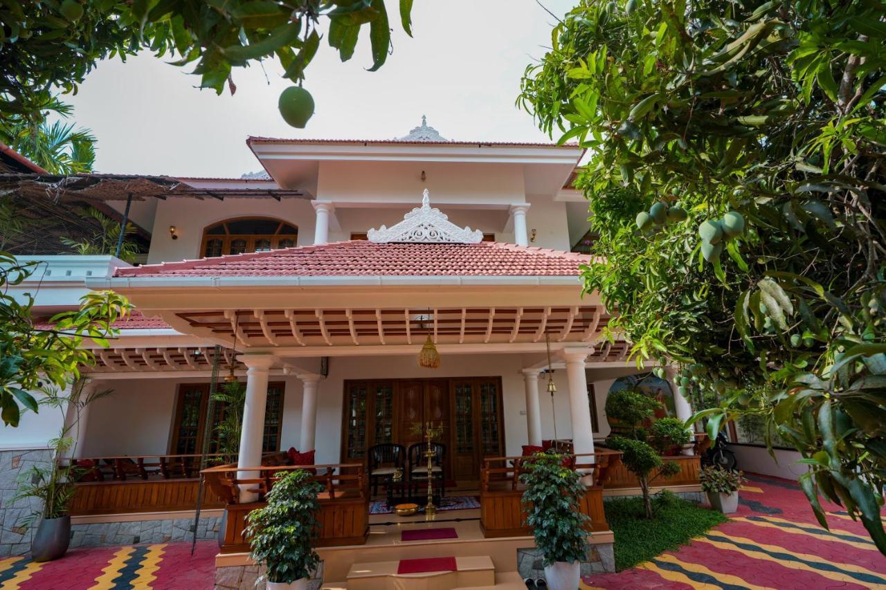 Parudeesa - Heavenly- Luxurious Palace Look-Near Cbd - Kerala - India With Breakfast Kāladi Exteriör bild